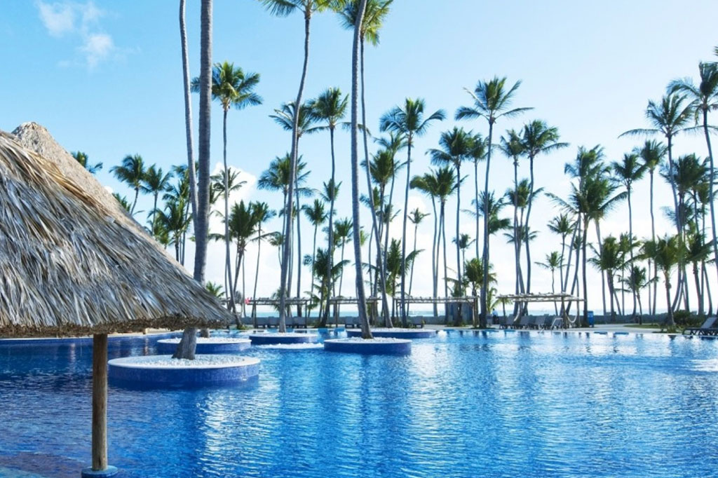 HOTEL BARCELO BAVARO BEACH Large Pool