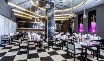 HOTEL RIU REPUBLICA restaurant black and white